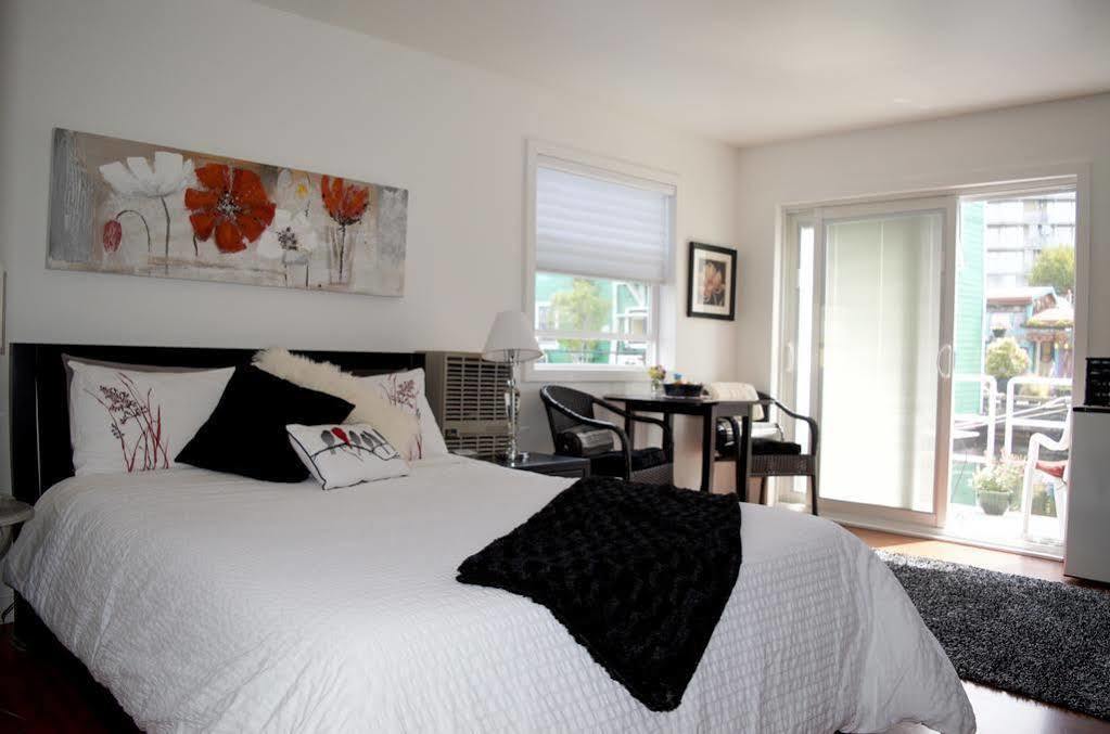 Fisherman'S Wharf Bed & Breakfast Victoria Exterior photo